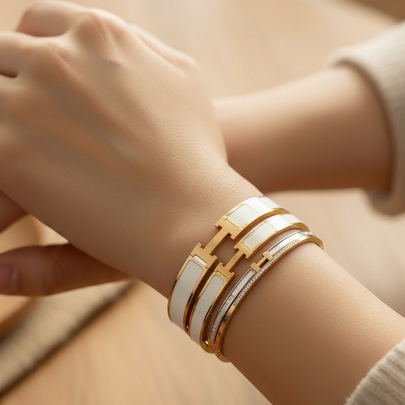 Elegant Medium Width Gold and White Bracelet - Picture 3 of 3